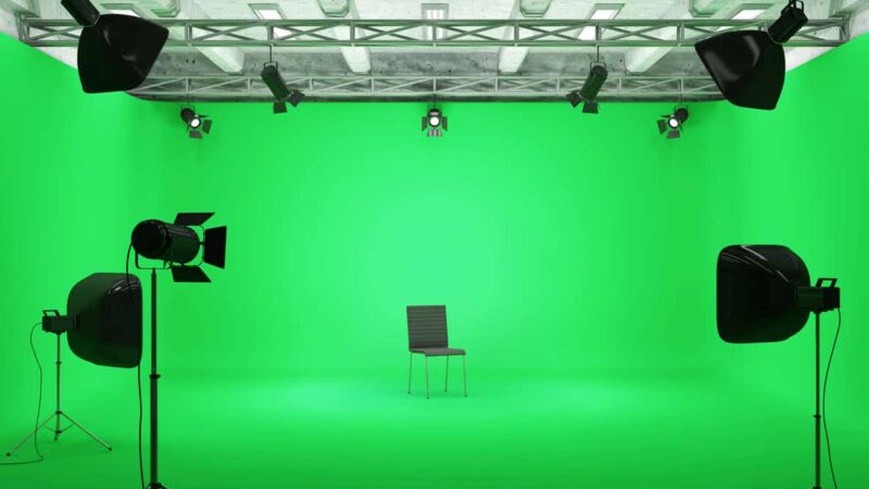 Nggak Ribet! Ini Cara Pakai Green Screen Biar Video Terlihat Lebih Profesional