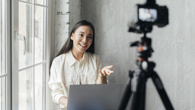 Biar Story Instagrammu Gak Garing, Ini Ide Konten Story Harian yang Wajib Dicoba!